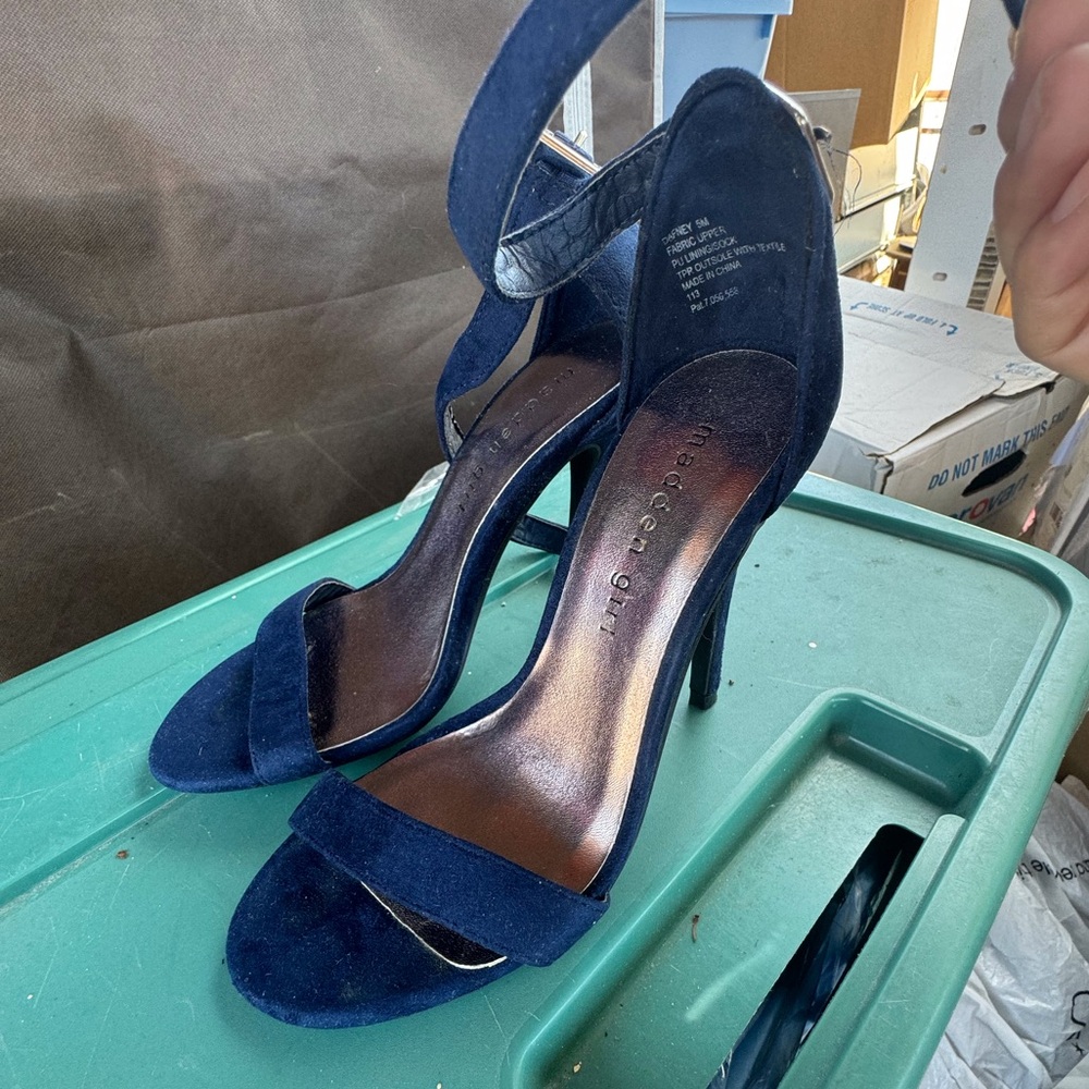 Madden Girl Navy Suede Dafney Heels Size 5